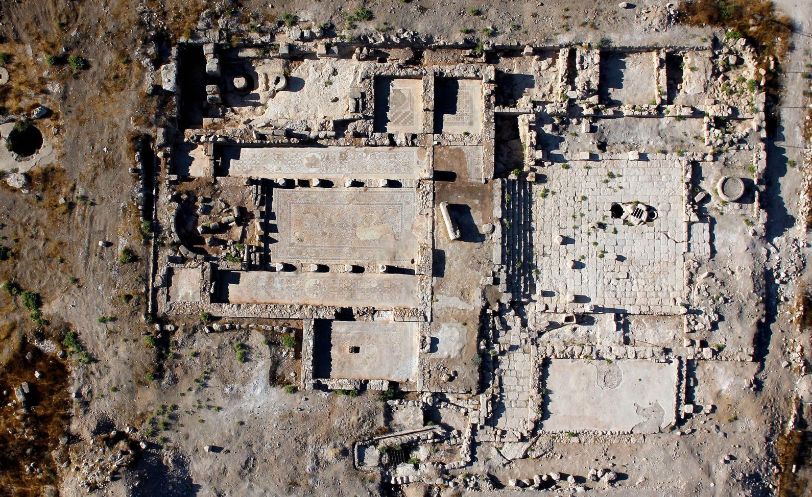 תמונה של אתר חפירות ארכיאולוגיות